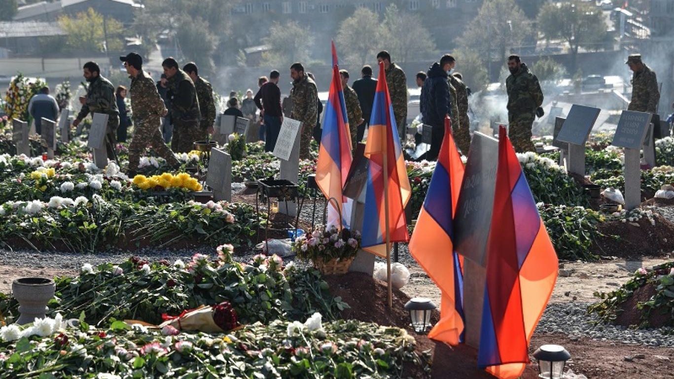 قبور في يريفان لجنود أرمينيين قتلوا خلال المعارك في ناغورنو قره باغ الإقليم المتنازع عليه مع أذربيجان