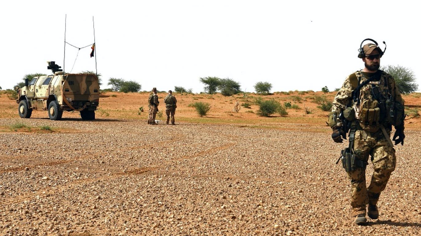 أرسلت ألمانيا حوالى 1500 عسكري إلى مالي ضمن بعثة مينوسما لحفظ السلام التابعة للأمم المتحدة وبعثة الاتحاد الأوروبي لتدريب القوات المالية