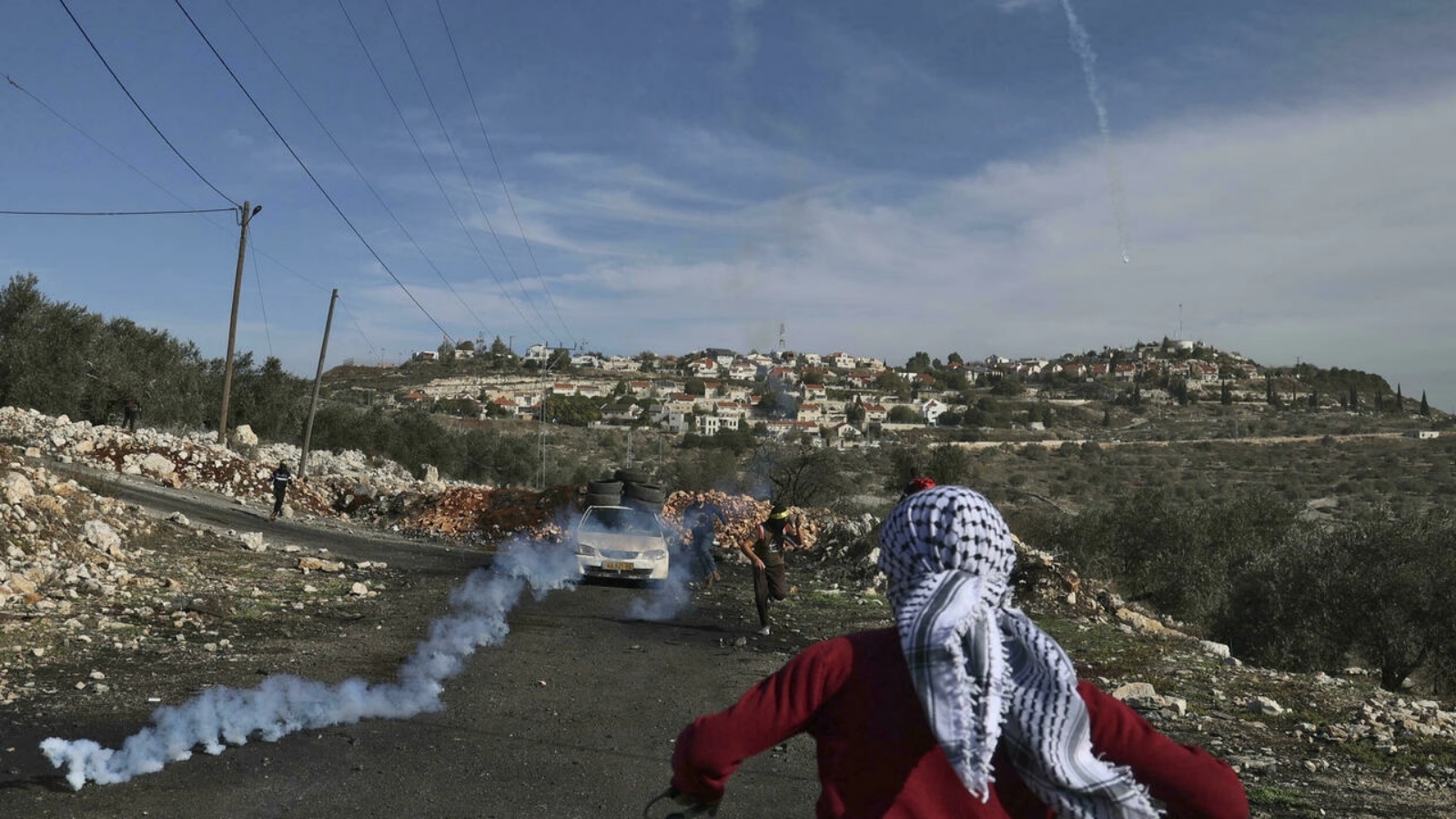 مواجهات بين فلسطينيين وقوى أمنية إسرائيلية في قرية كفر قدوم بالقرب من مستوطنة كدوميم في الضفة الغربية المحتلة في 10 كانون الأول/ديسمبر 2021 