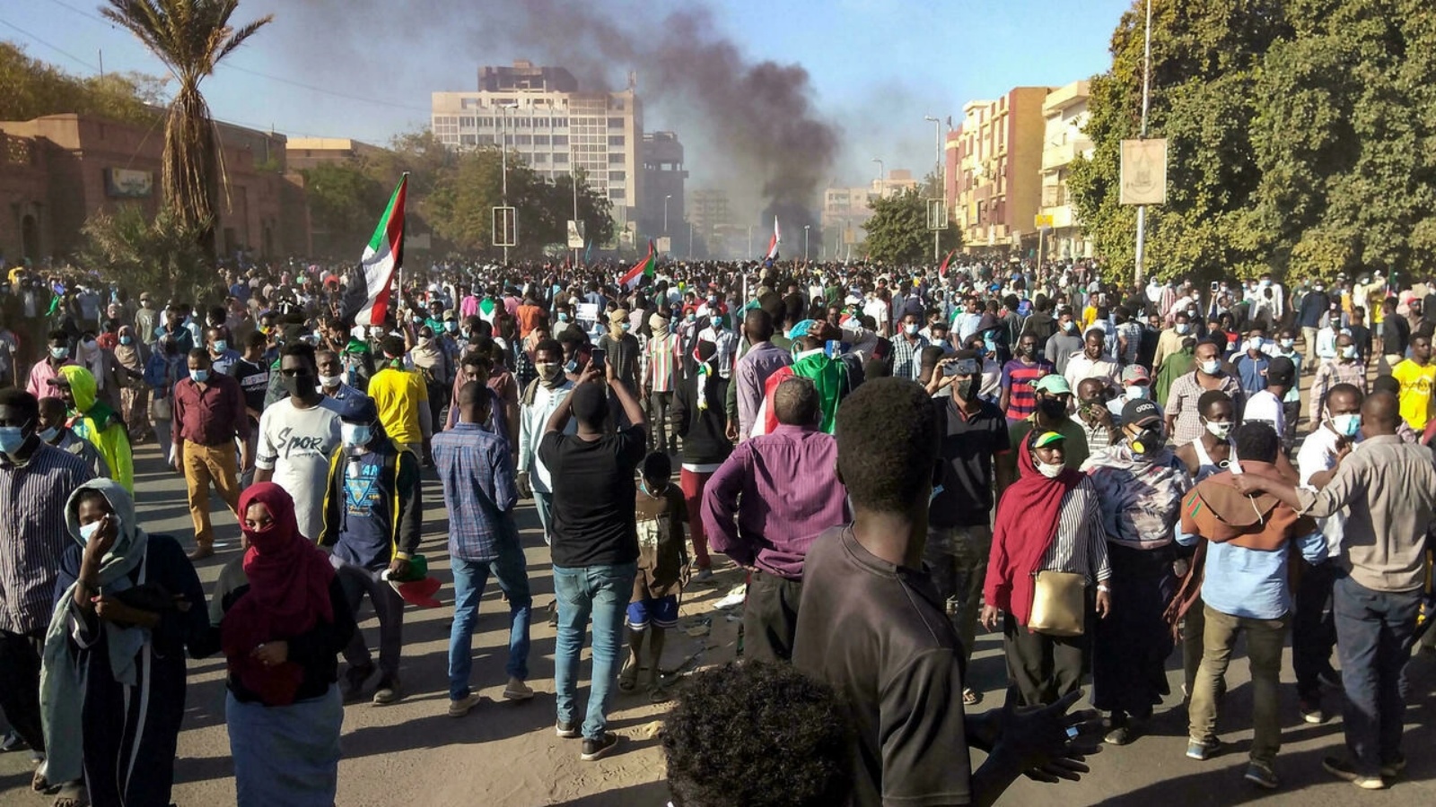 متظاهرون سودانيون في الخرطوم في 30 كانون الأول/ديسمبر 2021