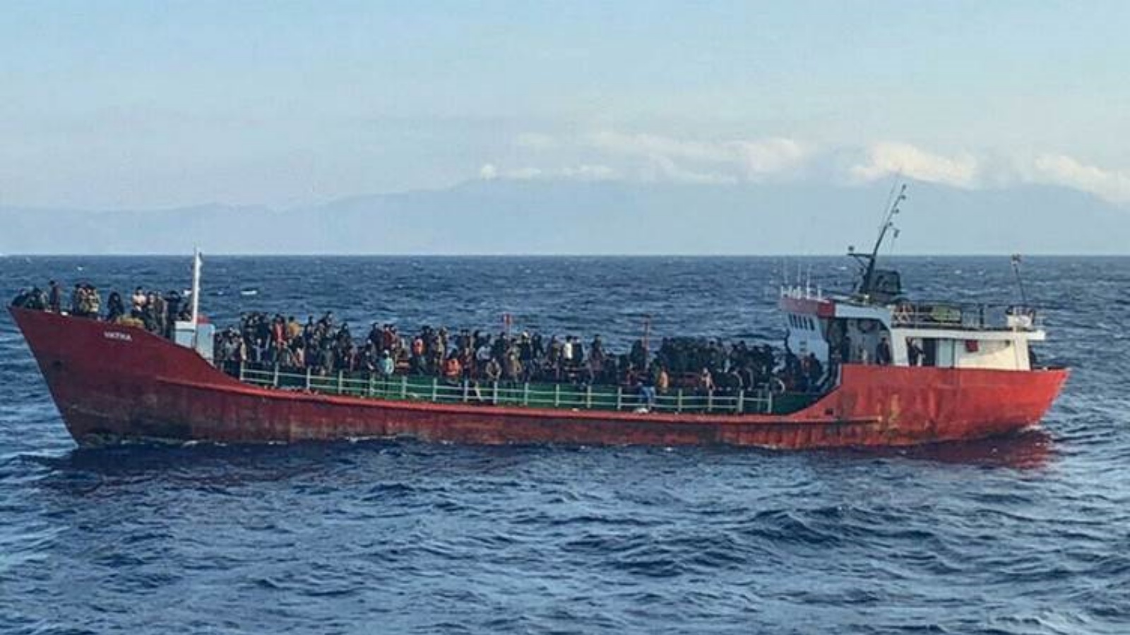 سفينة إغاثة تحمل مهاجرين من جزيرة كريت، اليونان. في 29 نشرين الأول/أكتوبر 2021