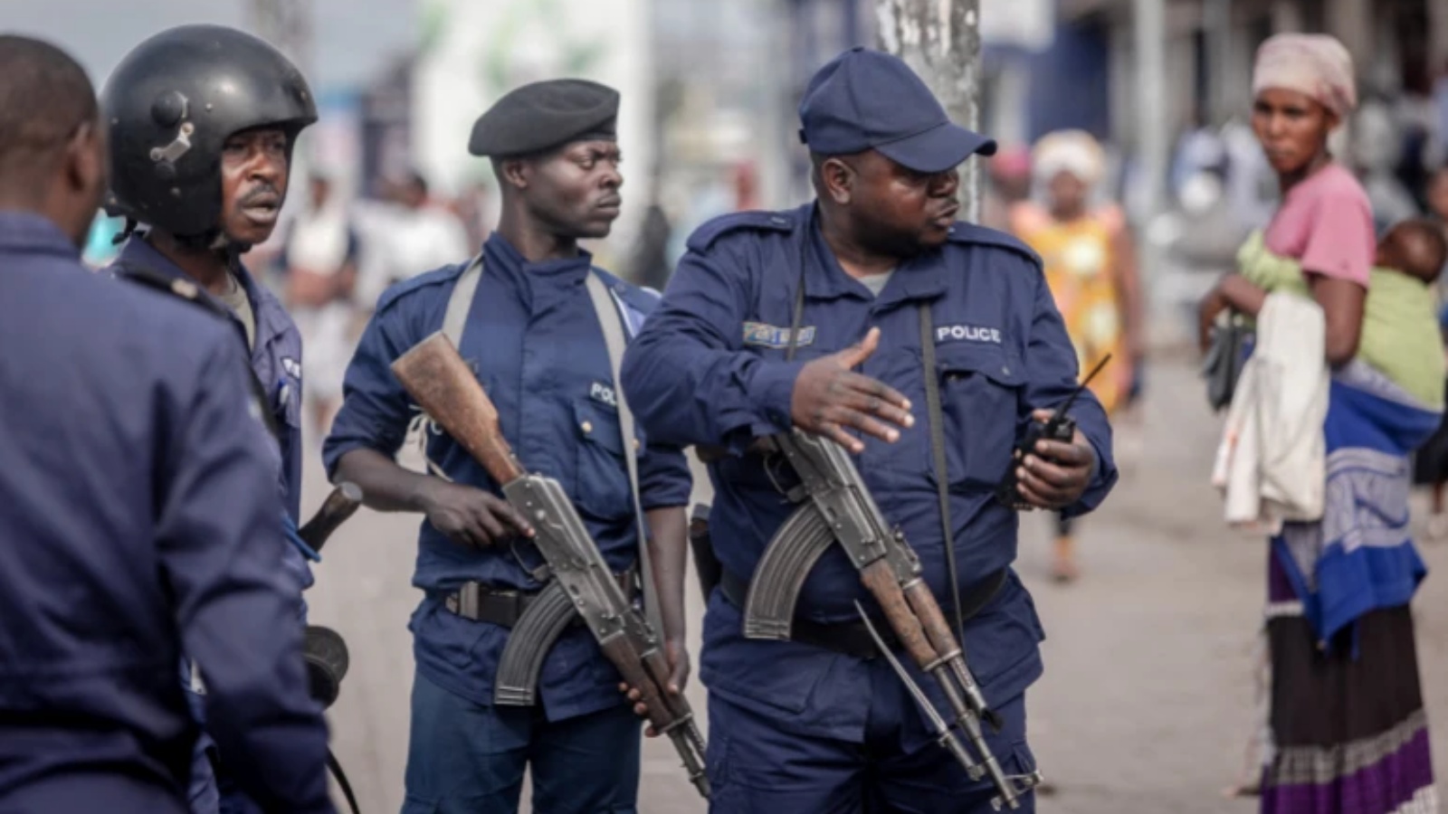 ضباط الشرطة خلال مظاهرة في غوما. الاثنين 27 كانون الأول/ ديسمبر 2021