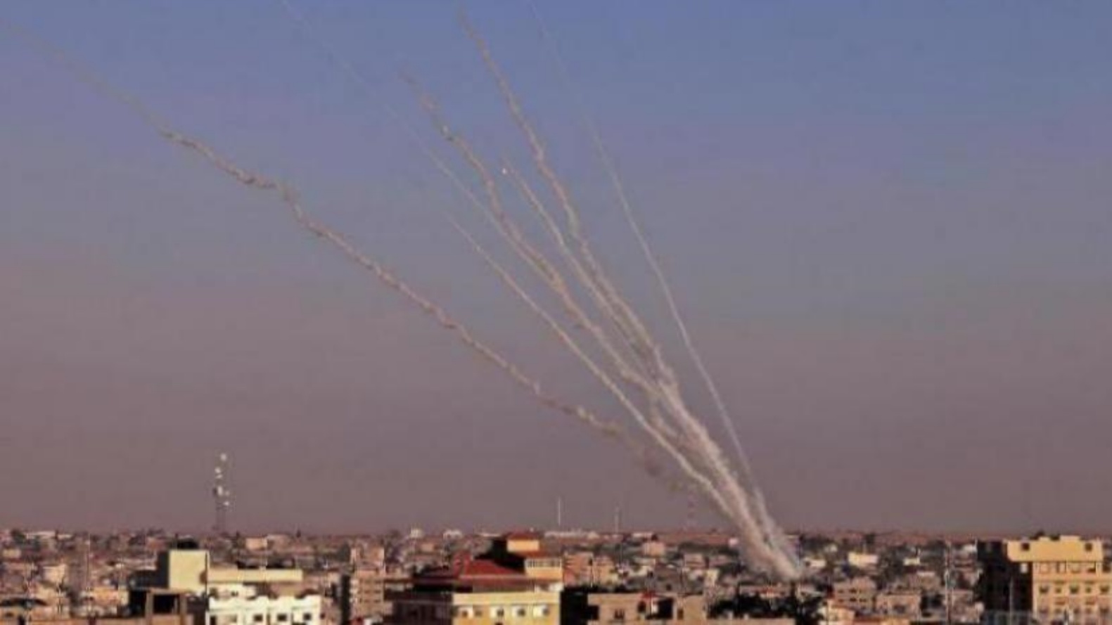 إطلاق صواريخ من جنوب قطاع غزة باتجاه إسرائيل في أيار/مايو الماضي (أرشيفية)