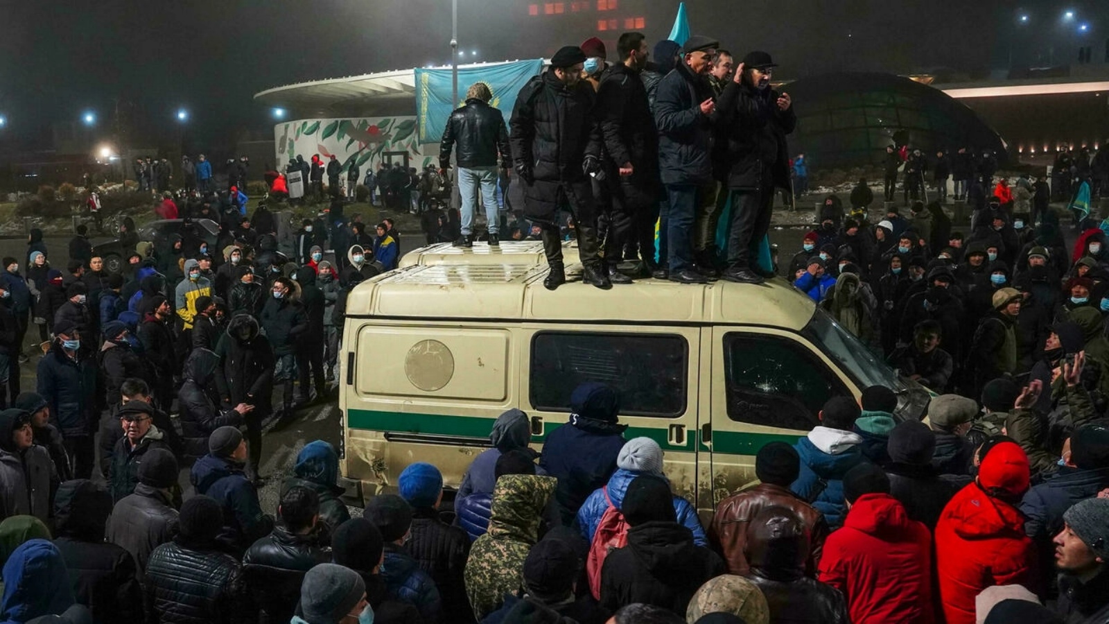 متظاهرون في ألماتي العاصمة الاقتصادية كازاخستان في 05 كانون الثاني/يناير 2022 