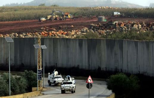 جنود حفظ سلام في دورية قرب الجدار الحدودي الفاصل بين لبنان وإسرائيل في 9 ديسمبر 2018