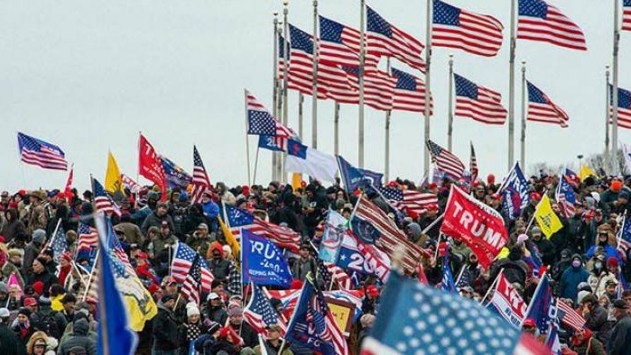 الآلاف من أنصار ترمب في واشنطن في 6 يناير 2021