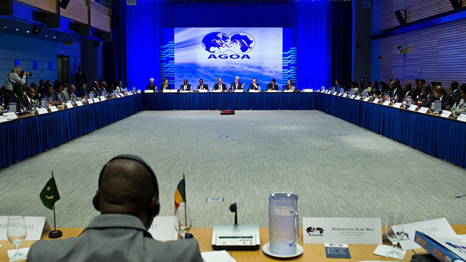 وزير الخارجية الأميركي جون كيري(آنذاك) يتحدث حول قانون النمو والفرص في أفريقيا (أغوا) في 4آب/ أغسطس 2014 خلال القمة الأميركية الأفريقية في البنك الدولي في واشنطن العاصمة.