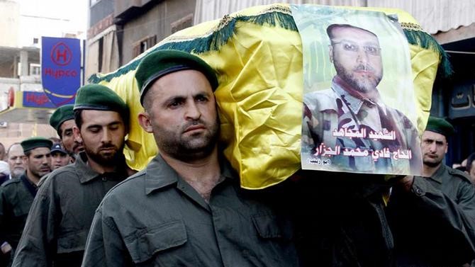 حزب الله يشيع أحد قتلاه الذين سقطوا في سوريا في صورة من الأرشيف