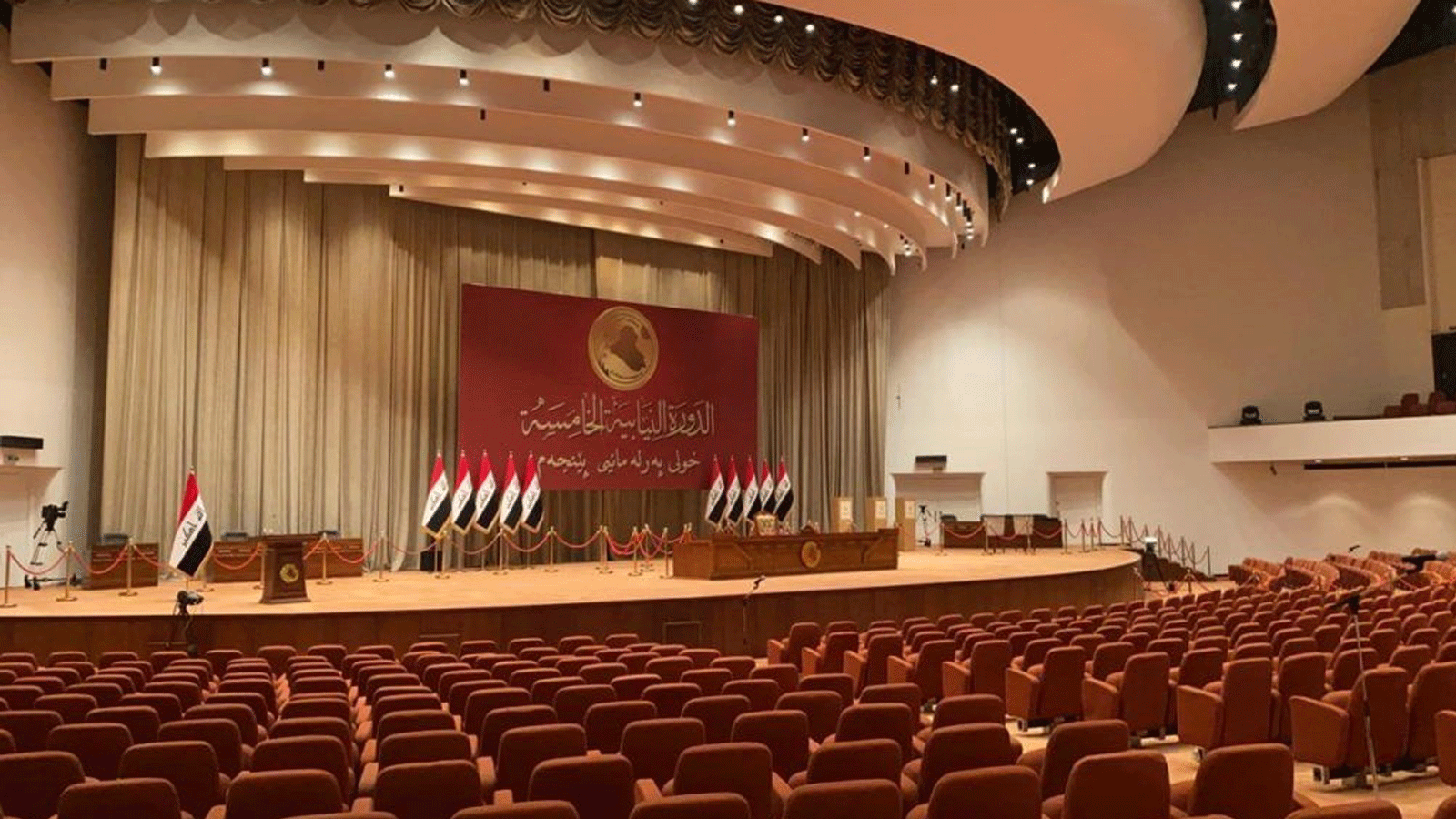 البرلمان العراقي الجديد ينتظر نوابه بعد تأجيل جلسته الاولى التي كانت مقررة اليوم الاحد 9 كانون الثاني/ يناير 2022 بسبب خلافات كتله (تويتر)