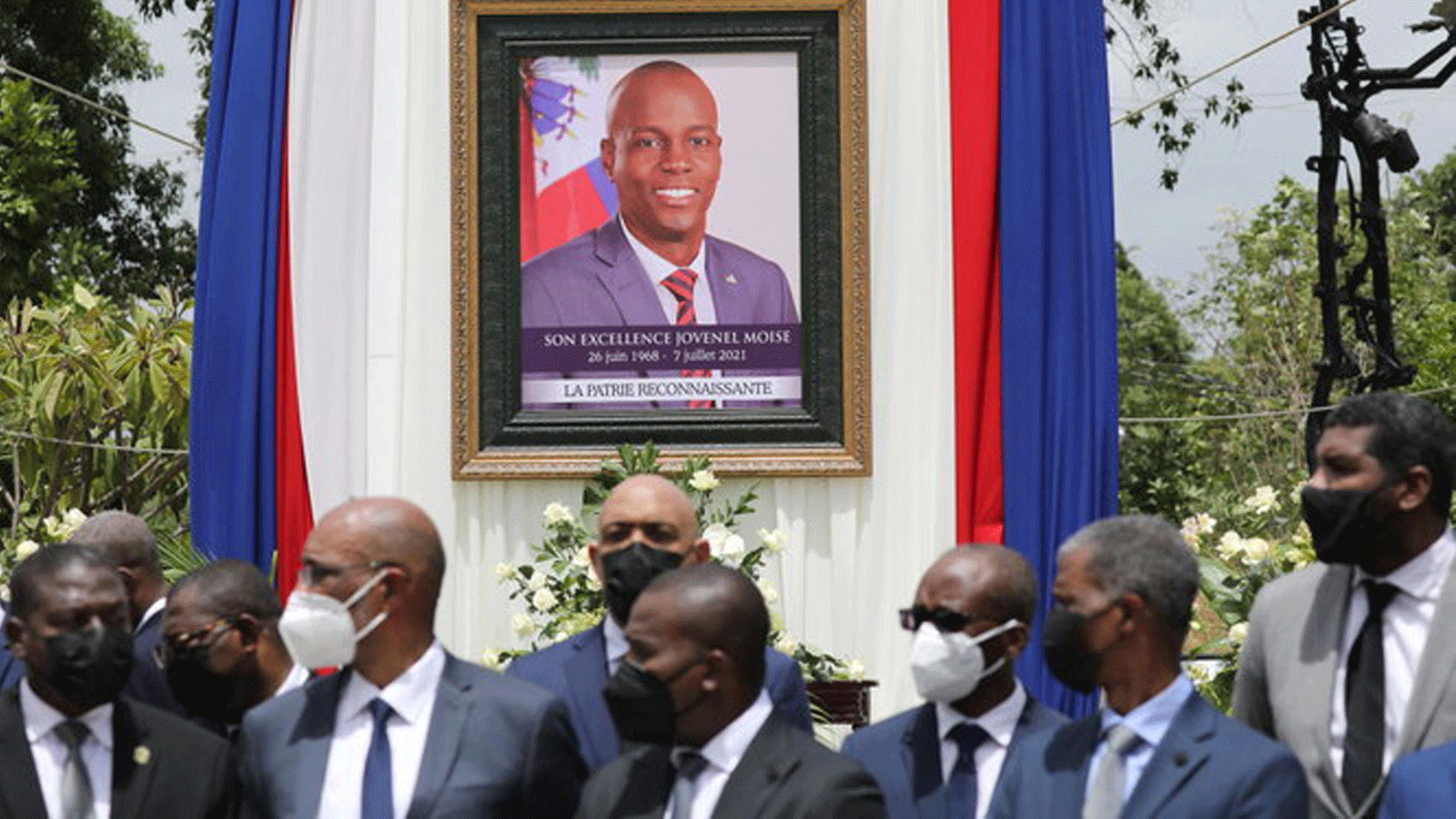 صورة الرئيس الهايتي جوفينيل مويز الذي اغتيل بالرصاص في منزله وسط حفل تأبيني بعيد رحيله