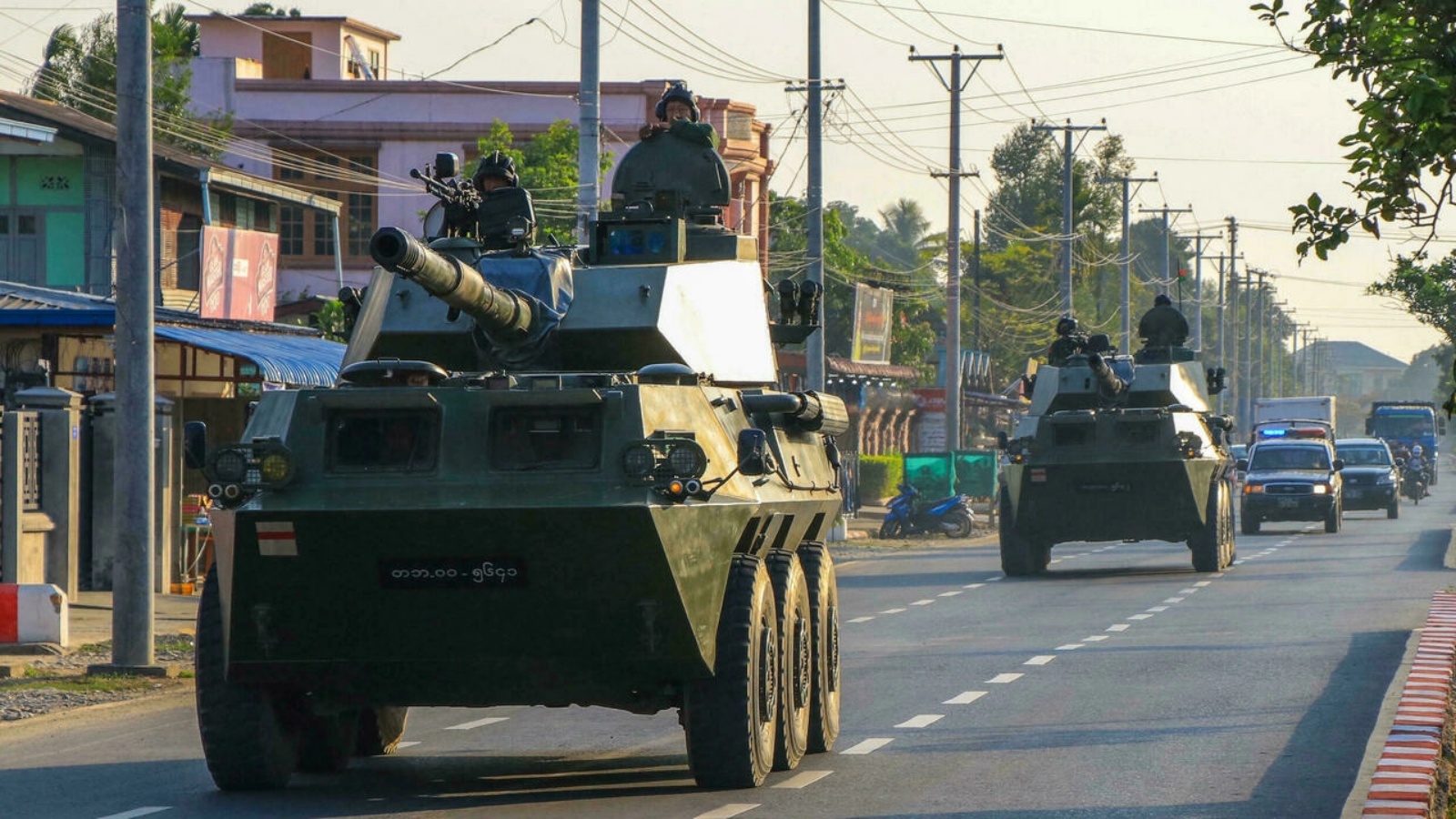 آليات عسكرية تابعة للطبقة التي أطاحت بحكومة أونغ سان سو كي في عام 2021
