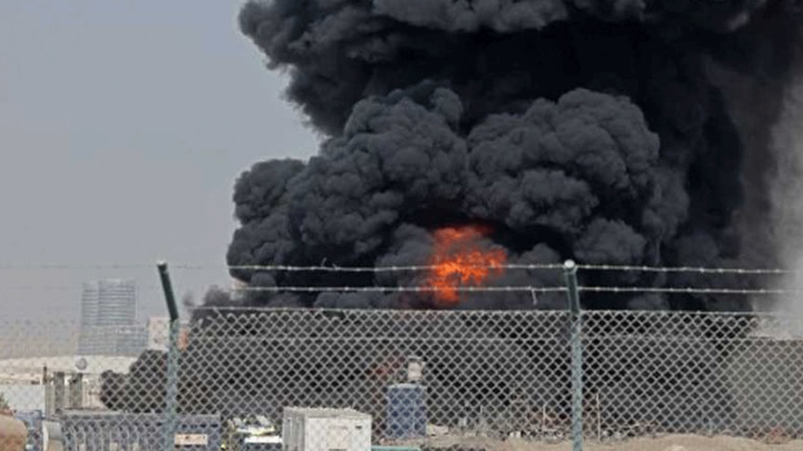  إنفجار 3 صهاريج لنقل المحروقات في مطار أبوظبي.