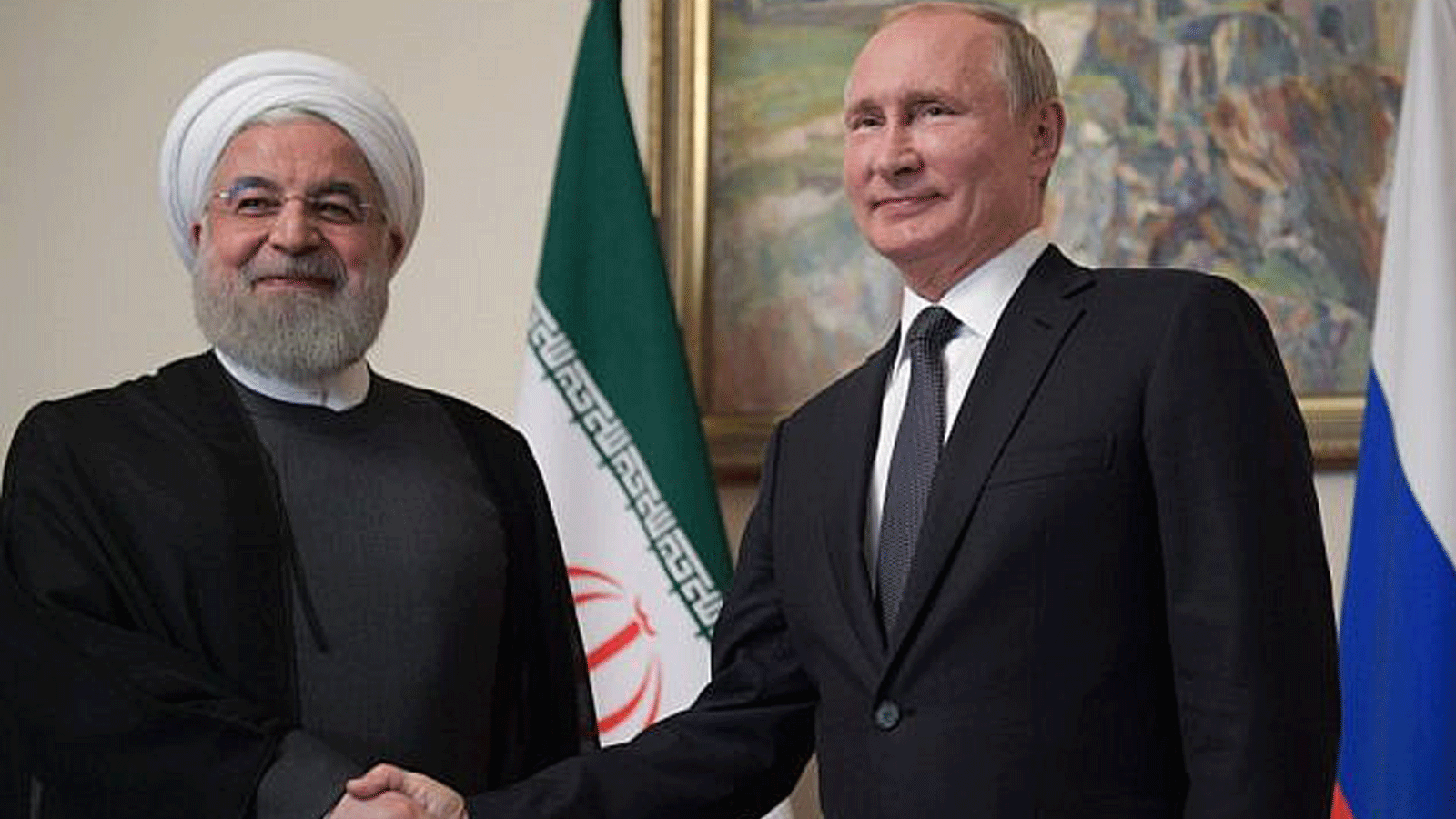 الرئيس الروسي فلاديمير بوتين (إلى اليمين) يصافح الرئيس الإيراني حسن روحاني خلال اجتماع للمجلس الاقتصادي الأوراسي الأعلى في يريفان في 1تشرين الأول/ أكتوبر 2019