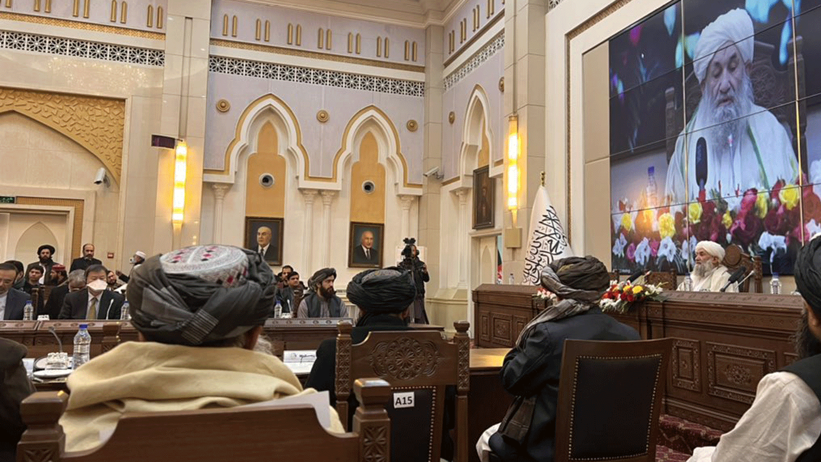 رئيس وزراء إمارة أفغانستان الإسلامية الحاج الملا محمد حسن آخوند يفتتح مؤتمر اقتصاد أفغانستان.