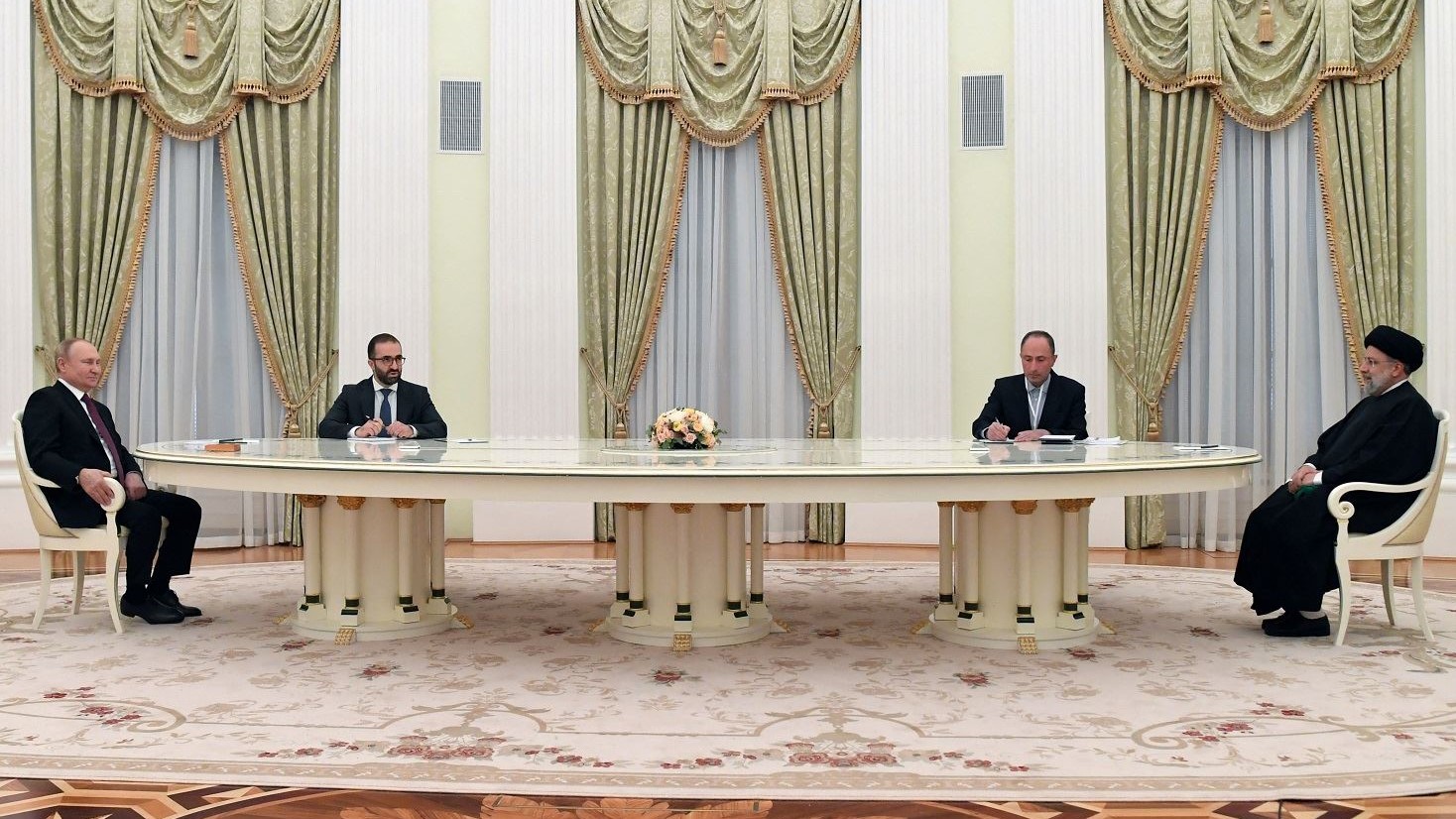 لقاء الرئيس الروسي فلاديمير بوتين ونظيره الإيراني إبراهيم رئيسي في موسكو