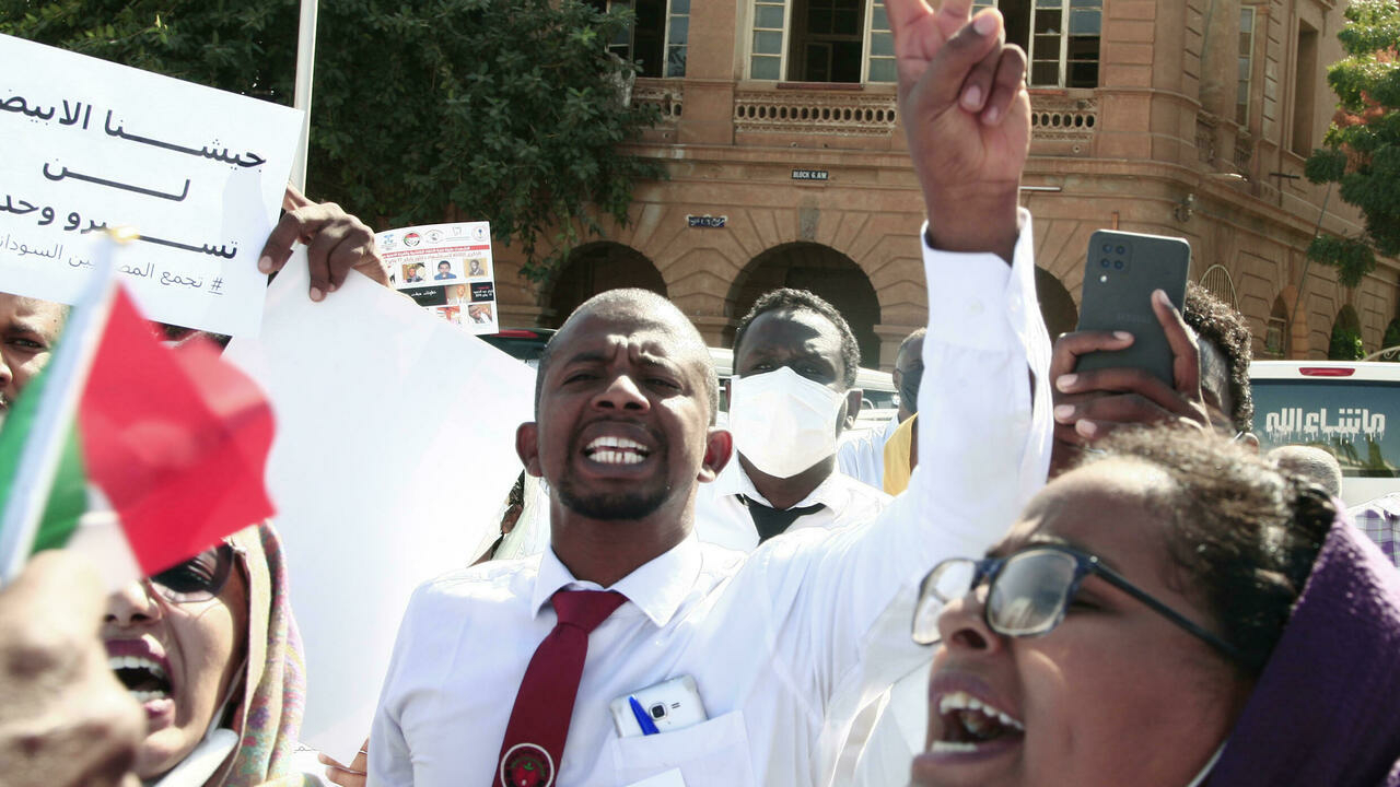 من تظاهرة الأطباء السودانيين في الخرطوم في 16 كانون الثاني/يناير 2022