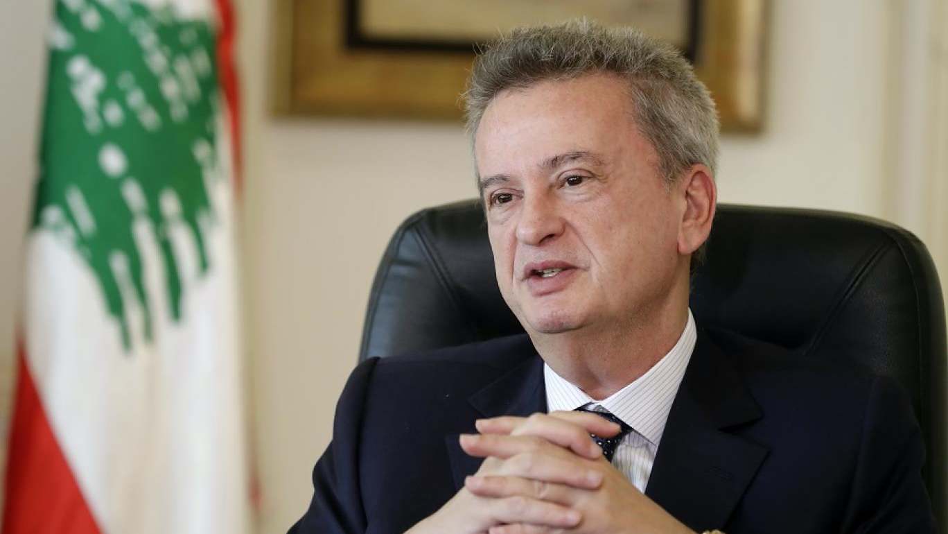حاكم مصرف لبنان رياض سلامة في مكتبه في بيروت