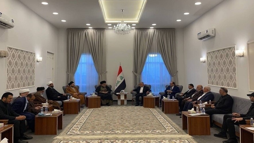 الصدر خلال اجتماعه في بغداد في 2 ديسمبر الماضي مع قادة الاطار الشيعي وبينهم المالكي