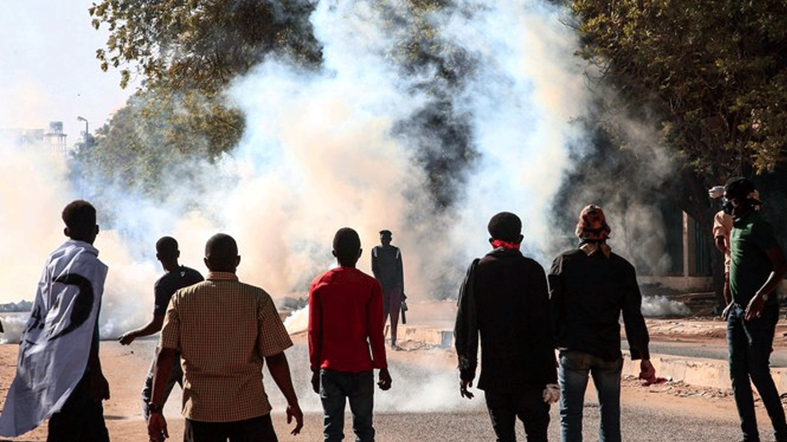 متظاهرون سودانيون يواجهون قوات الأمن في العاصمة الخرطوم