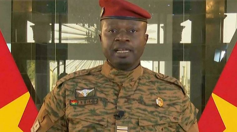 القائد العسكري الجديد في بوركينا فاسو بول هنري بعد الانقلاب العسكري
