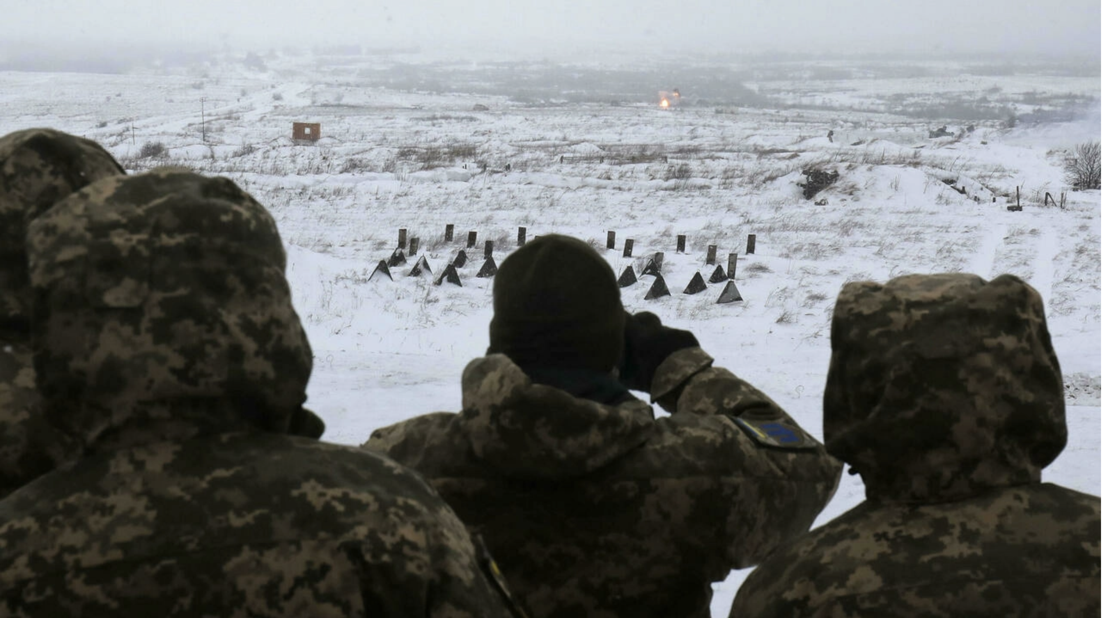 جنود أوكرانيون يشاركون في تدريبات عسكرية قرب مدينة لفيف (غرب) في 28 كانون الثاني/يناير 2022
