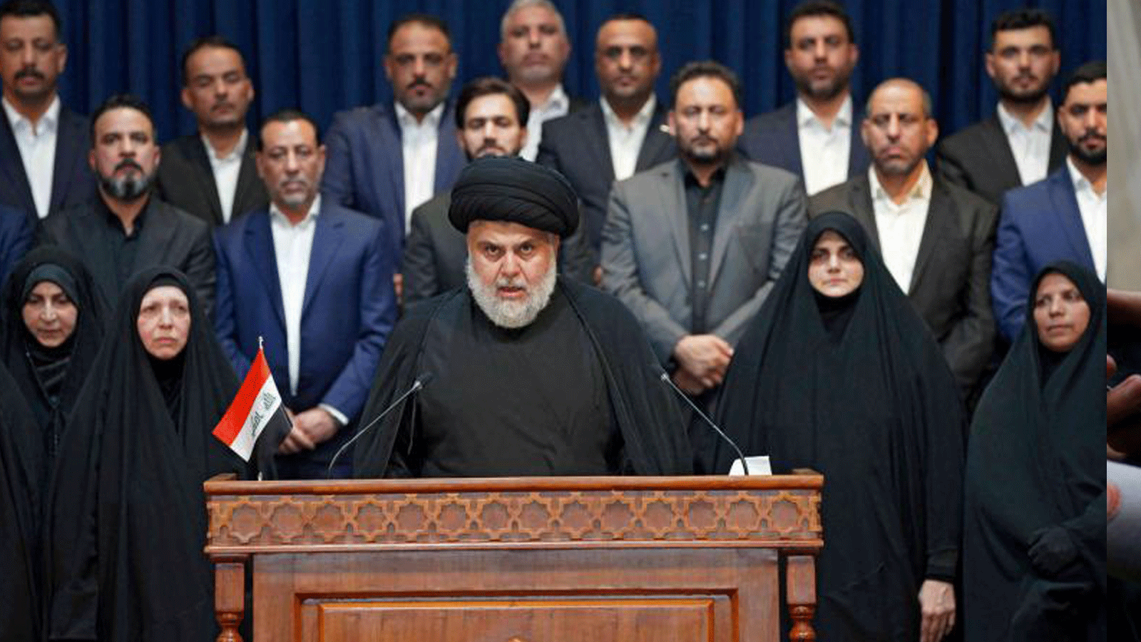  رئيس الكتلة الصدرية مقتدى الصدر يلقي خطابا في النجف، المدينة المقدسة الشيعية في وسط العراق حيث يقيم. 27 آب/أغسطس 2021.