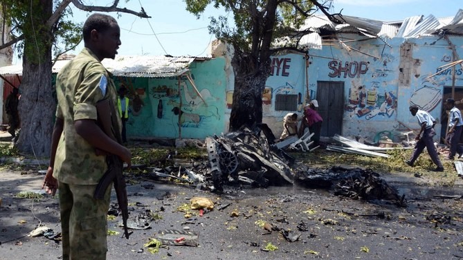 أضرار خلفها انفجار يارة مفخخة في مقديشو بالصومال في 2 يوليو 2021