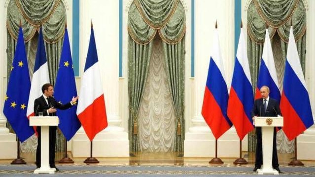الرئيس إيمانويل ماكرون والرئيس فلاديمير بوتين خلال مؤتمر صحفي مشترك في موسكو في 7 فبراير 2022