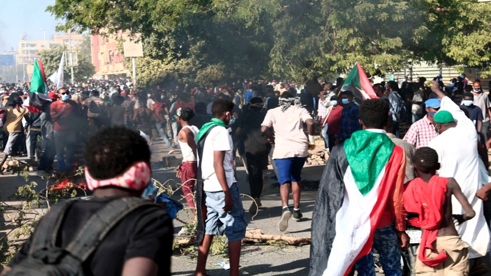 السودانيون يستمرون بالتظاهر في مواجهة الانقلاب العسكري