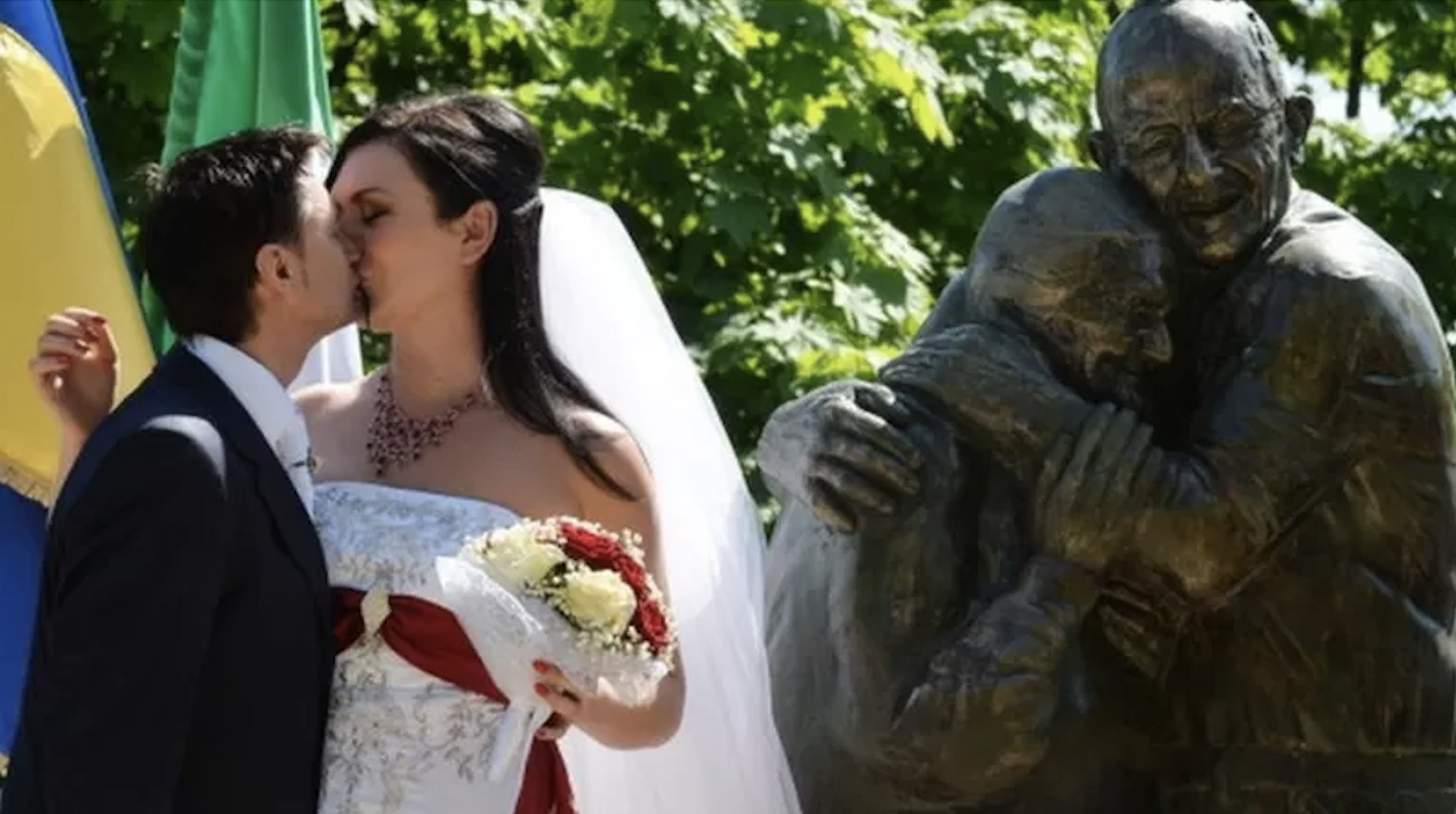 عيد الحب: لماذا يتعاهد العشاق في أوكرانيا أمام هذا التمثال؟