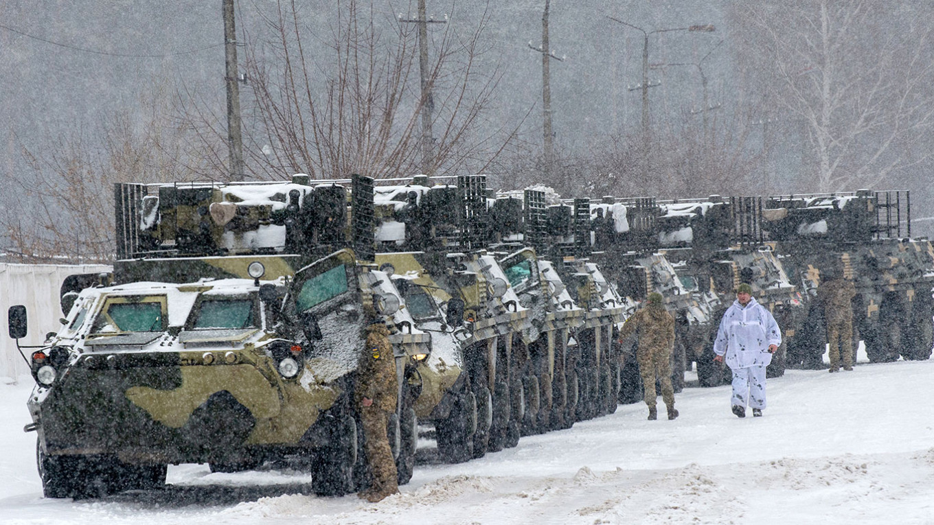 ناقلات جند مدرعة من اللواء الميكانيكي 92 للقوات المسلحة الأوكرانية