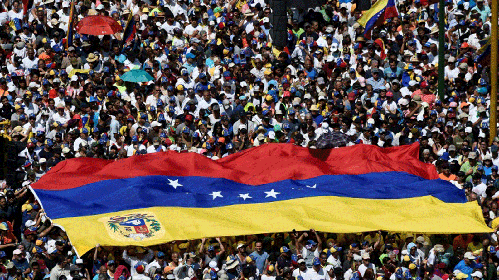 الفنزويليون يتظاهرون مع مادورو وضده