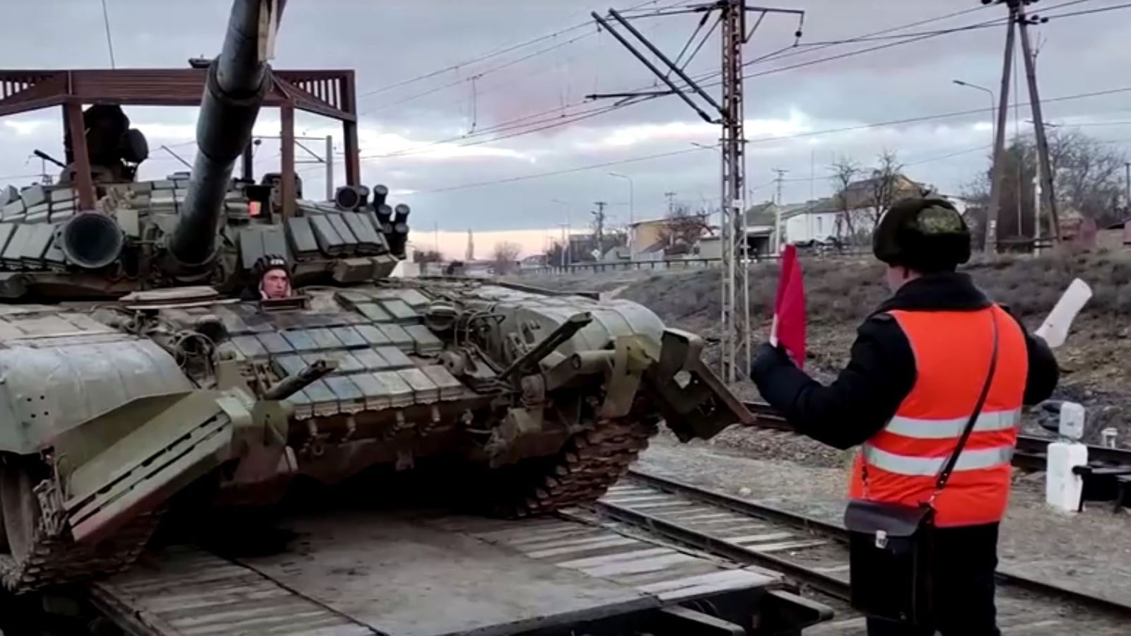 إحدى الصور التي وزعها الجيش الروسي لانسحاب قواته 