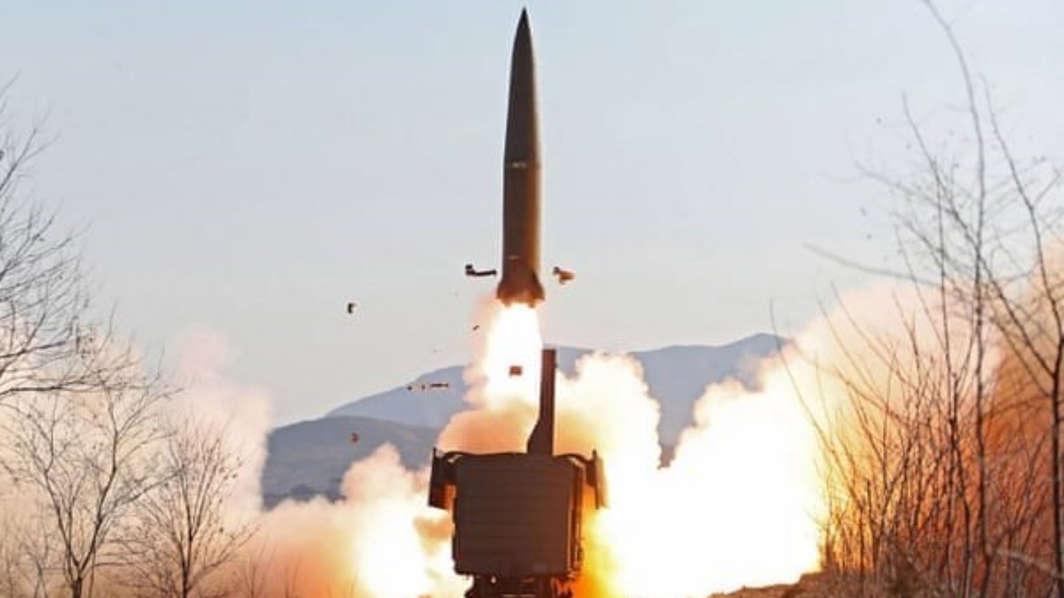 كوريا الشمالية تطلق صاروخاً من منطقة غير معروفة