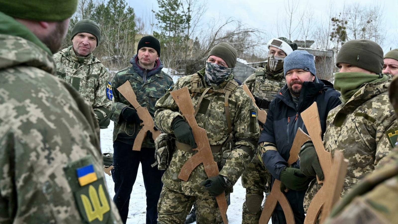 مدنيون يتدربون على القتال في أوكرانيا
