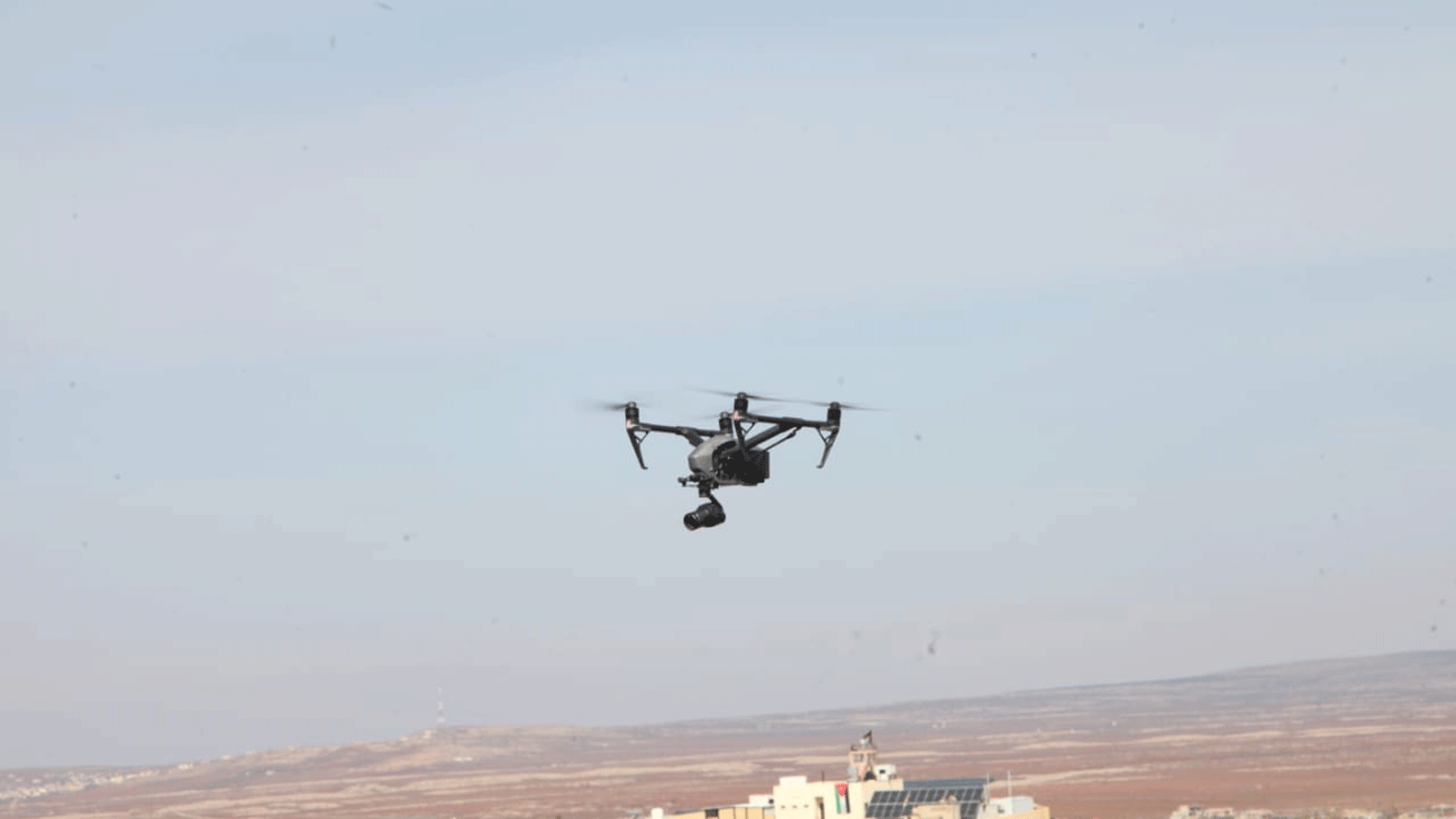 صورة لطائرة مسيرة يستعين بها مهربو المخدرات على الحدود الأردنية(بترا)