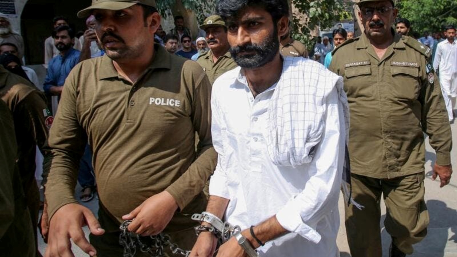 شقيق نجمة على الشبكات الاجتماعية لُقبت بـ"كيم كارداشيان الباكستانية" كان محكوماً بالسجن مدى الحياة منذ 2019