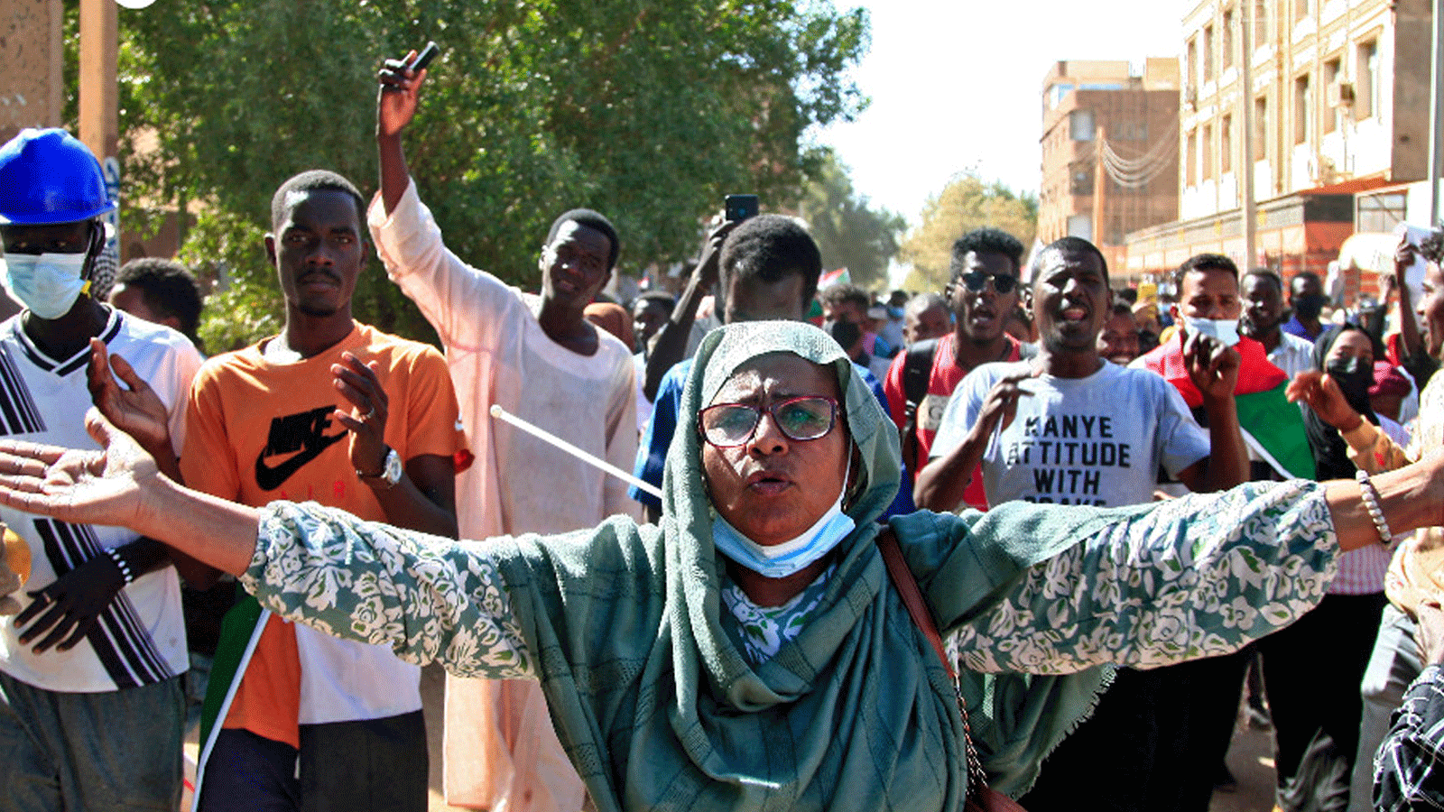 السودانيون يستمرون بالتظاهر مطالبين بحكمٍ مدني