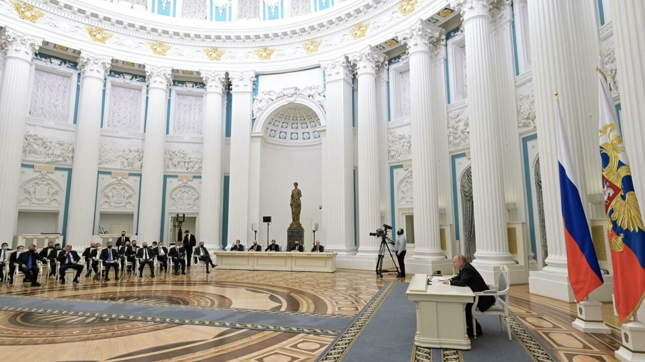 الرئيس الروسي فلاديمير بوتين يترأس اجتماعا لكبرى الشركات في الكرملين في 24 شباط/فبراير 2022 