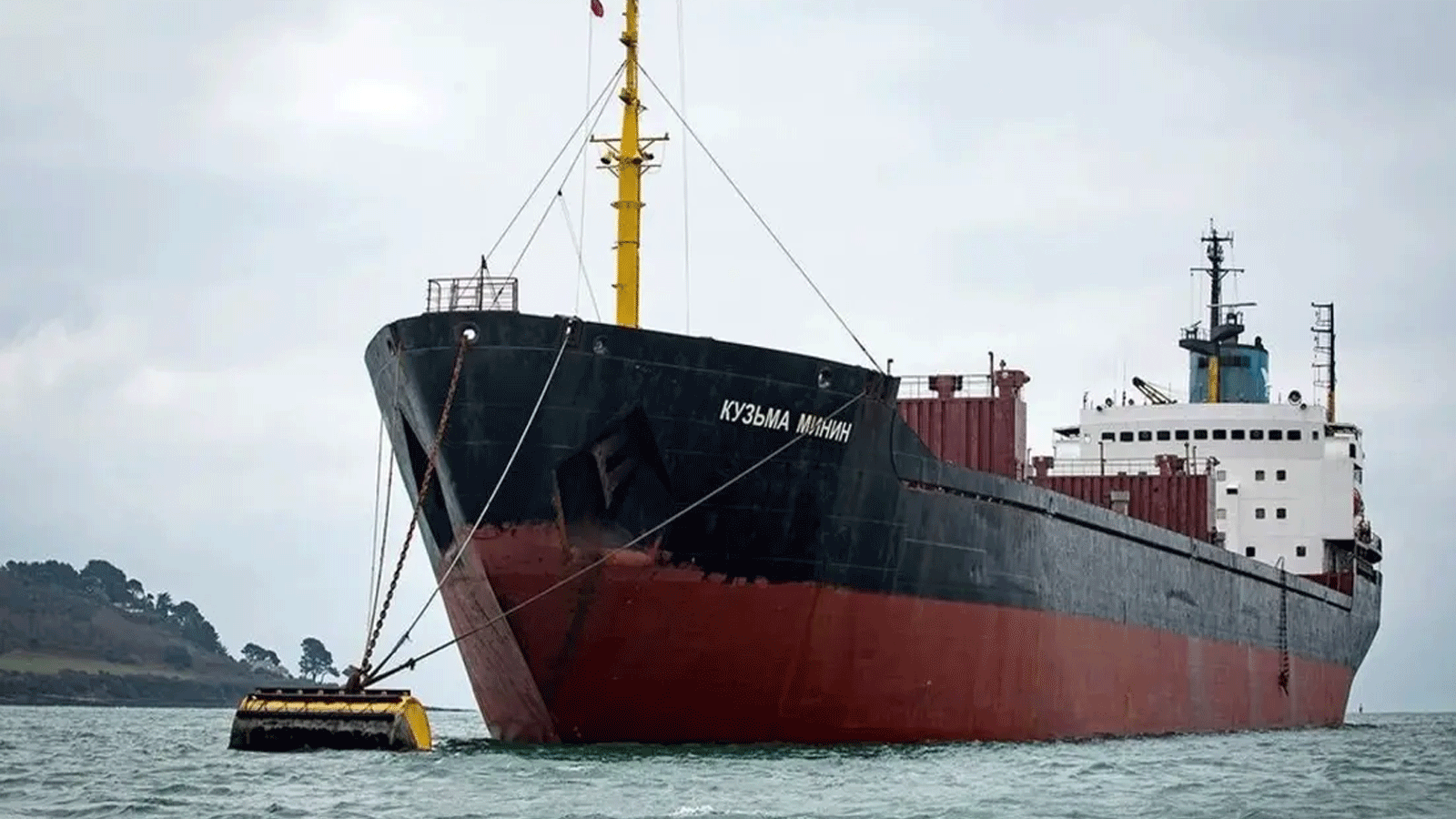 سفينة الشحن الروسية المحتجزة من جانب فرنسا(تويتر)