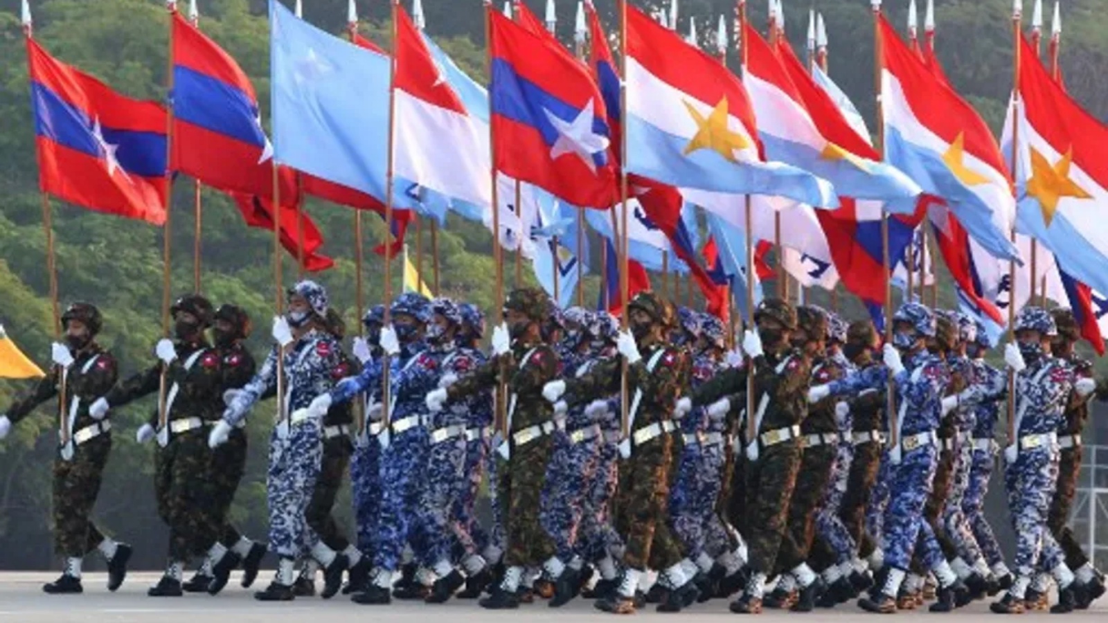 استعراض عسكري للجنود العسكريين في ميانمار خلال حفل لإحياء الذكرى الخامسة والسبعين ليوم الاتحاد في البلاد في نايبيداو في 12 فبراير 2022.