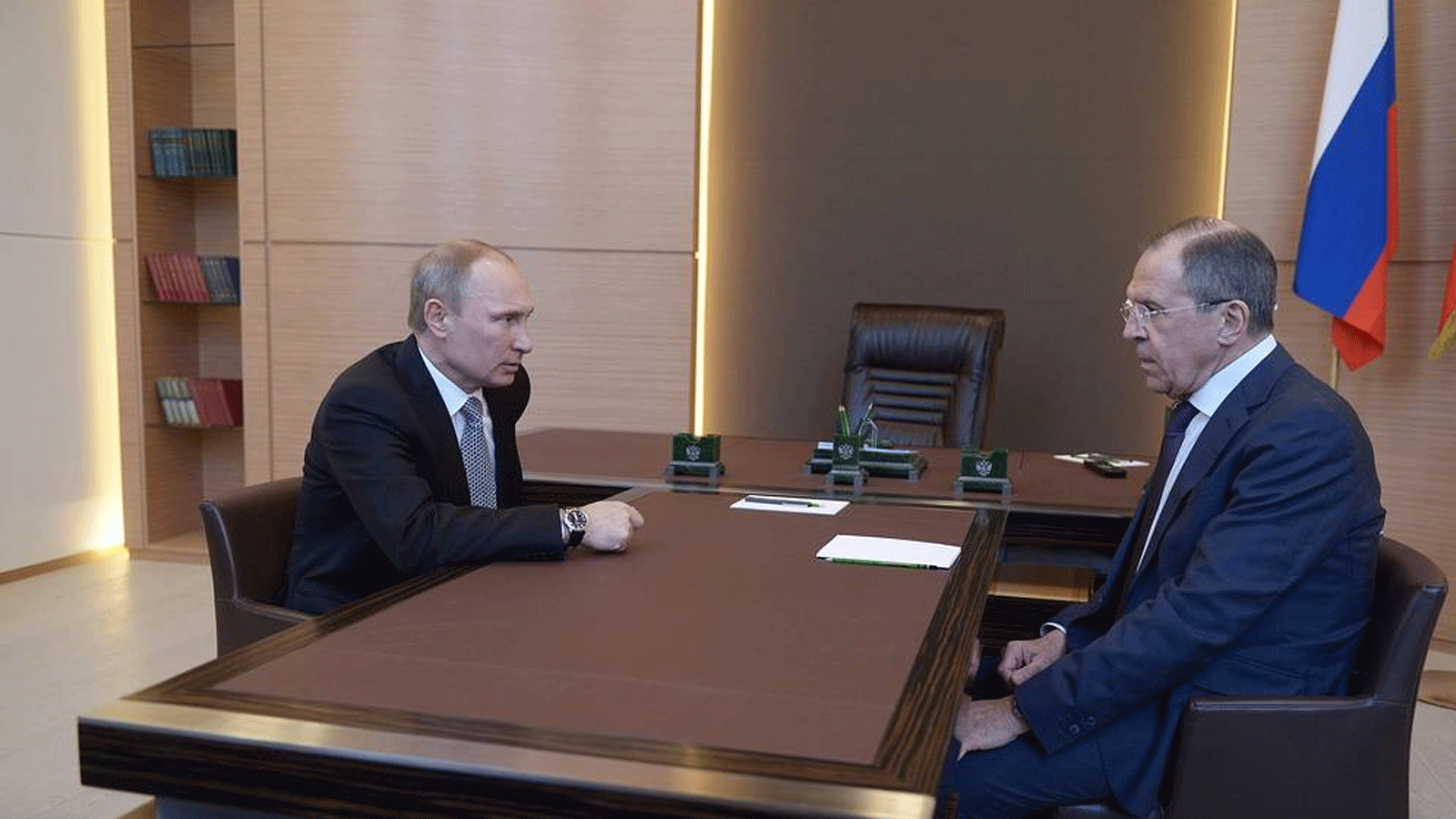 الرئيس الروسي فلاديمير بوتين ووزير الخارجية سيرغي لافروف(TASS)