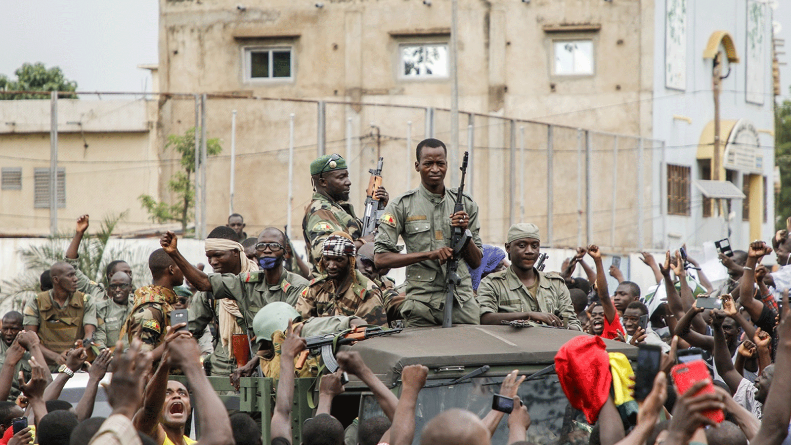  بعد أن هاجم مسلحون مرتبطون بالقاعدة فندق سبلنديد في كانون الثاني\ يناير 2016 في واغادوغو