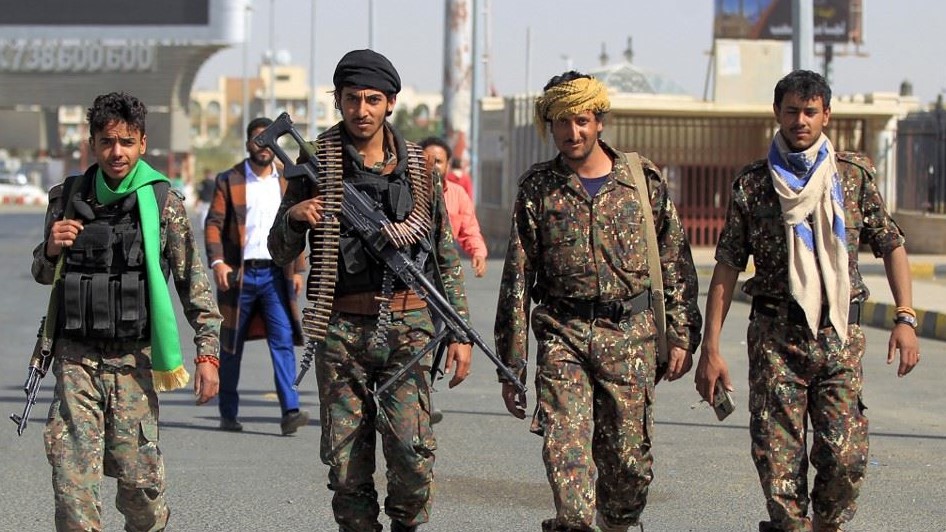 مسلحون تابعون لميليشيات الحوثي الإرهابية في صنعاء