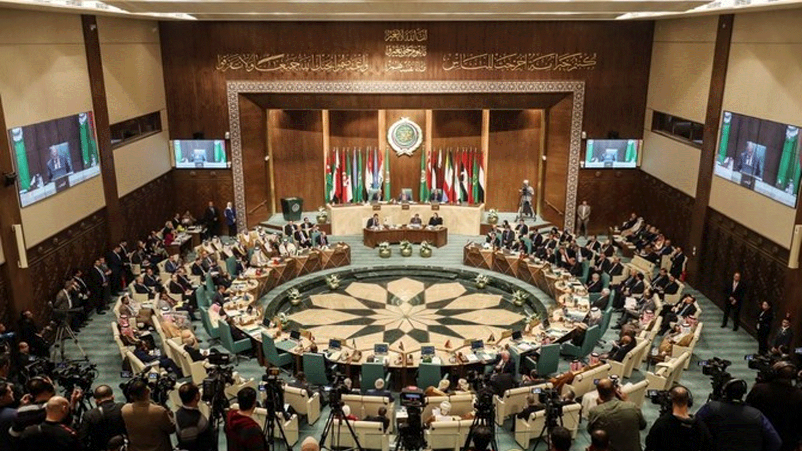 وزراء الخارجية العرب يشاركون في جلسة بمقر جامعة الدول العربية بالعاصمة المصرية القاهرة.