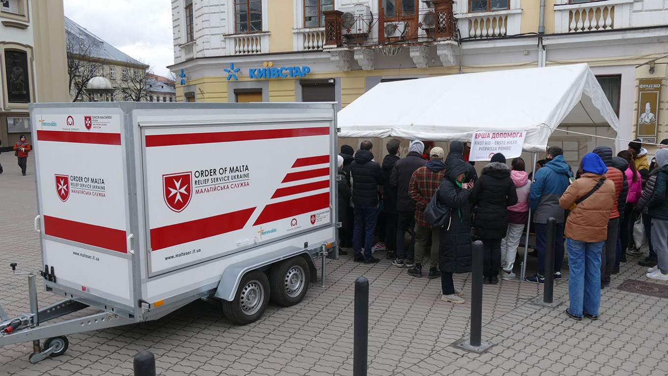 أنشأت خدمة الإغاثة المالطية مركزًا للأزمات في إيفانو فرانكيفسك، في صورة وزعتها وكالة تاس الرسمية الروسية
