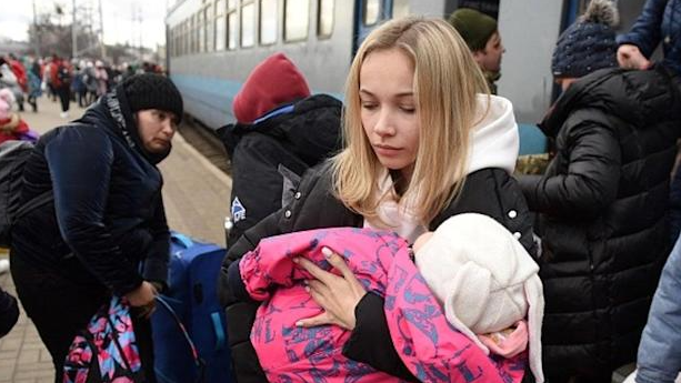 مشاورات برريطاني بشأن منح الفيزا للاجئين الاوكرانيين