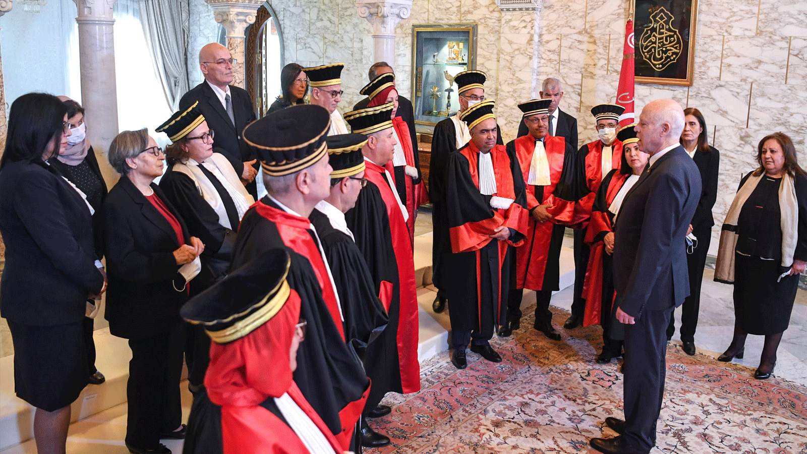 الرئيس التونس قيس سعيد يُشرِف على موكب أداء اليمين من قبل أعضاء المجالس المؤقتة للقضاء العدلي والإداري والمالي.(فيسبوك\ الرئاسة التونسية)