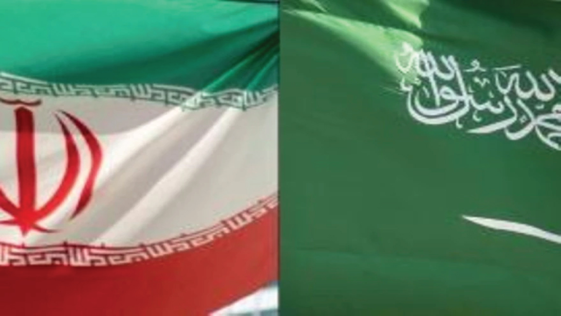  صورة مركبة للعلمين الإيراني (الى اليسار) والسعودي، تم إعدادها في الخامس من أكتوبر 2021