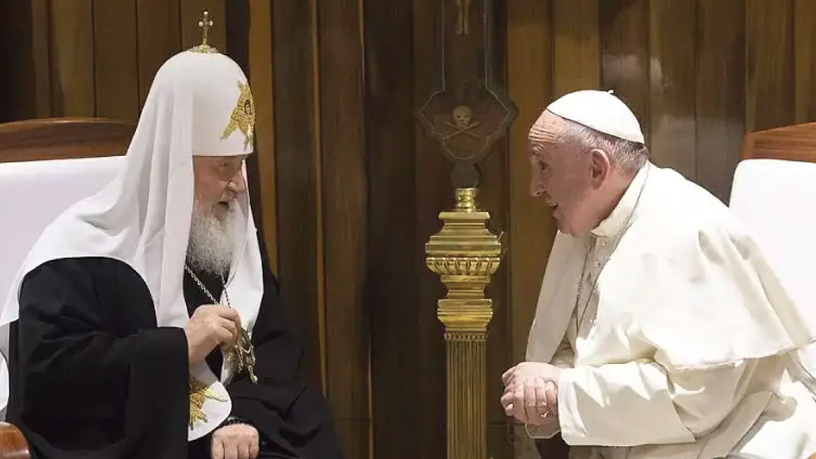 البابا فرنسيس والبطريرك الروسي الأرثوذكسي كيريل في صورة من الأرشيف